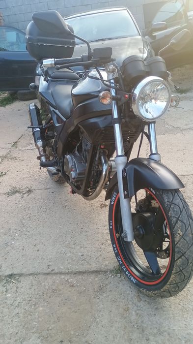 Vând motocicleta daelim roadwin 125
