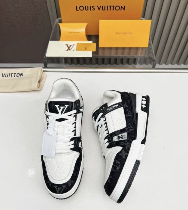 Adidasi LV Trainers negri/albi Louis Vuitton