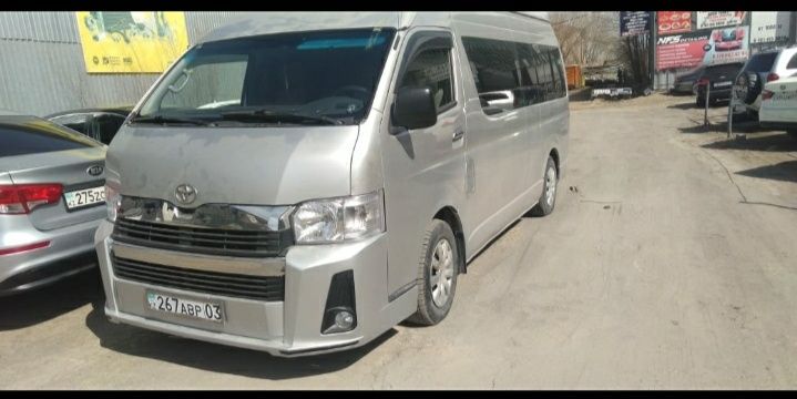 Два микроавтобуса