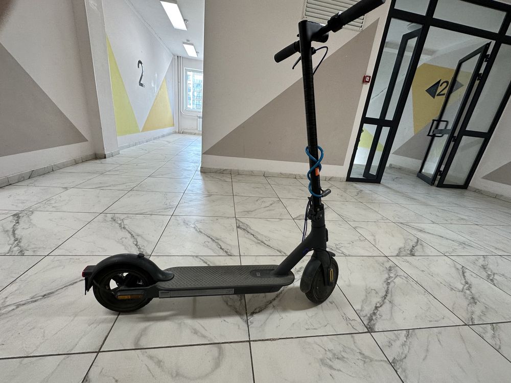 электросамокат Xiaomi Scooter 3