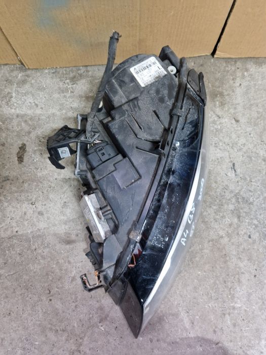 Far stânga cu led și xenon Audi A4 B8 2009