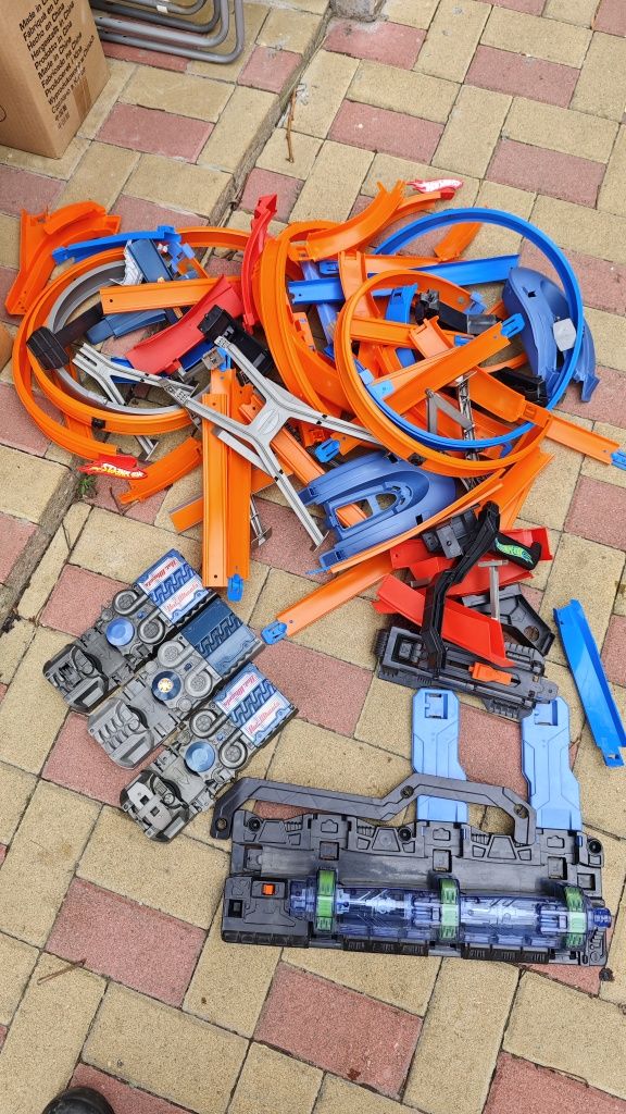 Hotwheels писти с ускорители