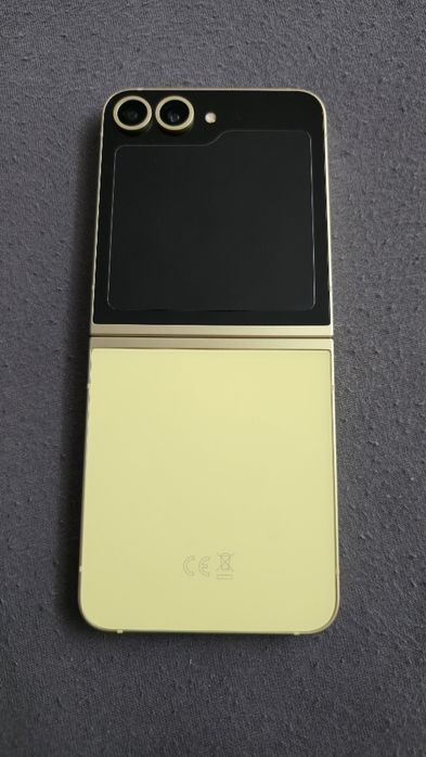 Безупречен Samsung Z Flip 6 256gb