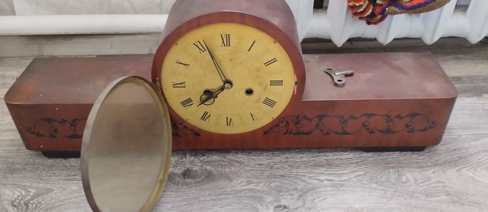 Часы комодные советские с боем.