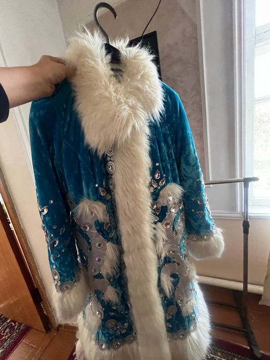 Sotiladi yoki ijaraga beriladi: Qorbobo va Qorqiz kostyumlari