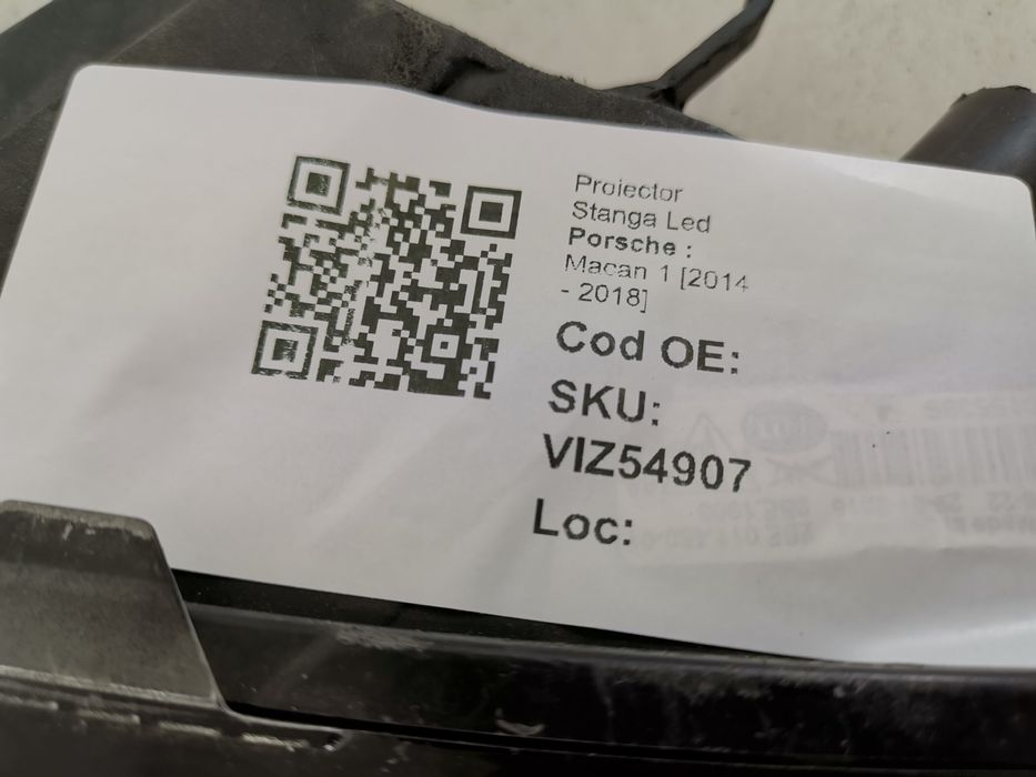 Порше Макан / Porsche Macan Ляв LED прожектор, оригинален, в добро със