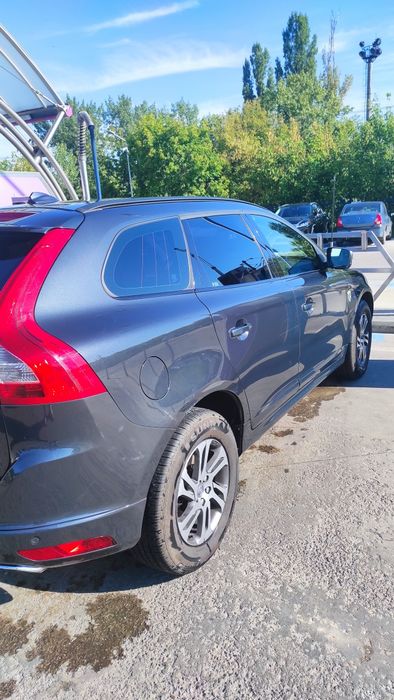 Vând Volvo XC60 2015