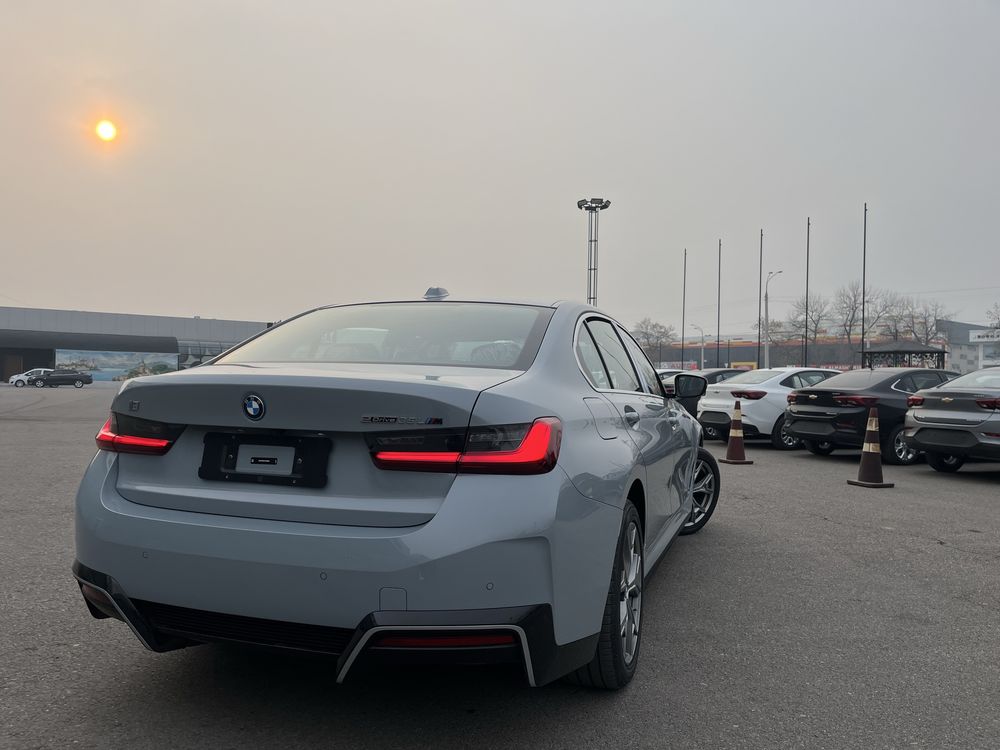 BMW i3 eDrive 35 L . 2025 Restyling. Nardo grey. В Ташкенте наличии.