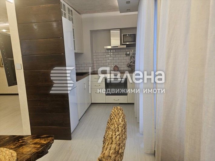 Дава се под наем Тристаен апартамент в Варна, Център - 100 кв.м за 1450 € - Снимка #2