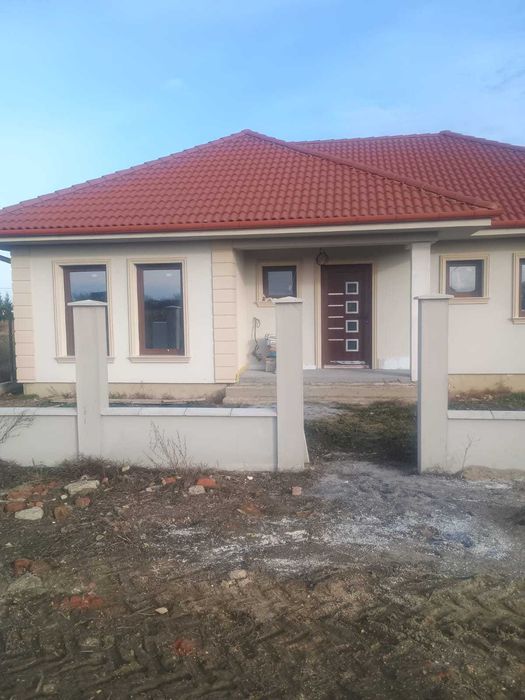 Vand casa semifinisata in Satu Mare