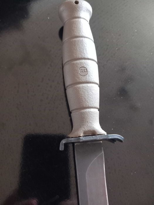 Vand cutit de armata marca Glock