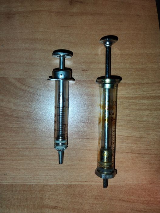 Стари стъклени спринцовки