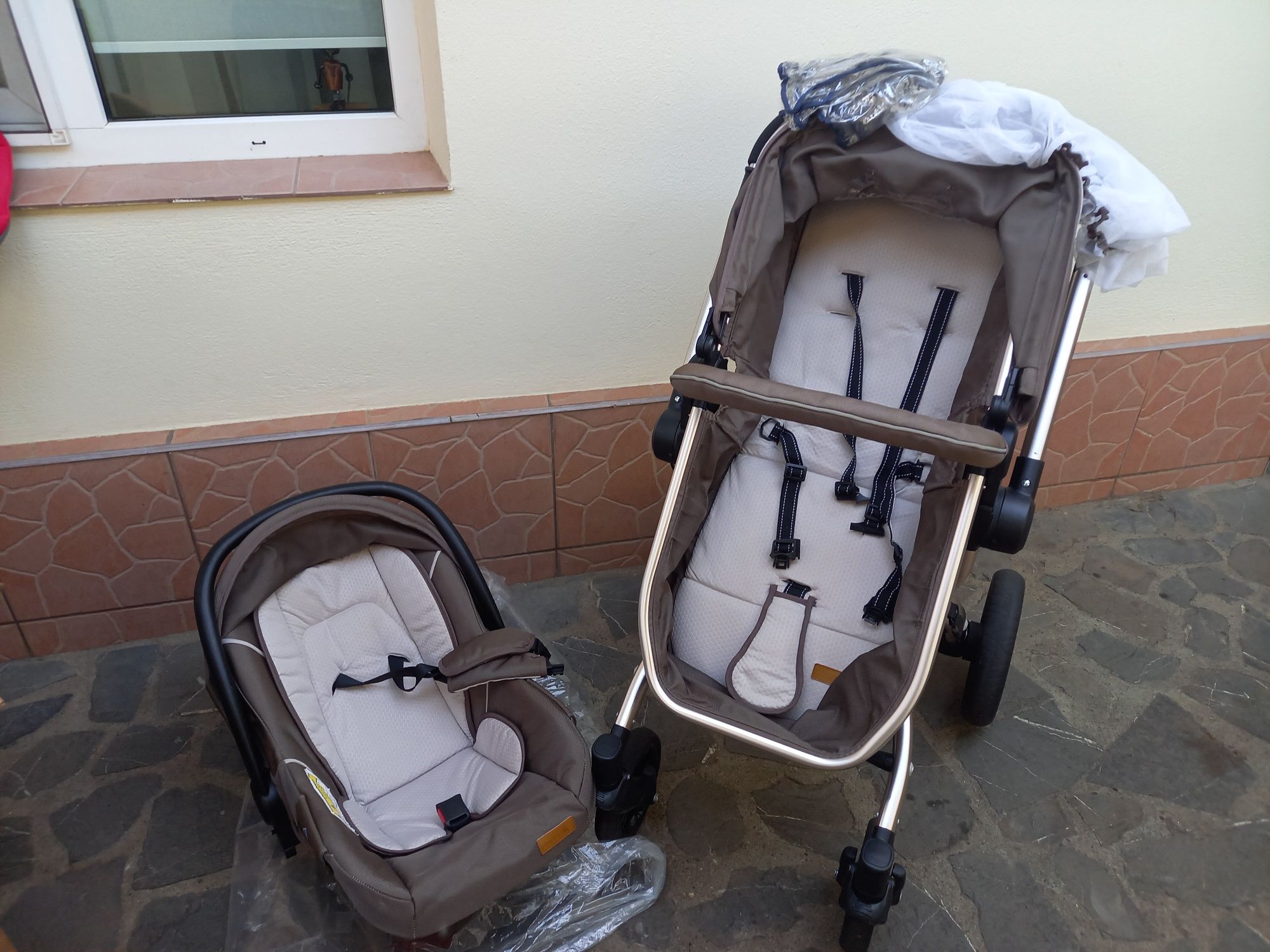 Carucior 3in1  coccole oro, impecabil