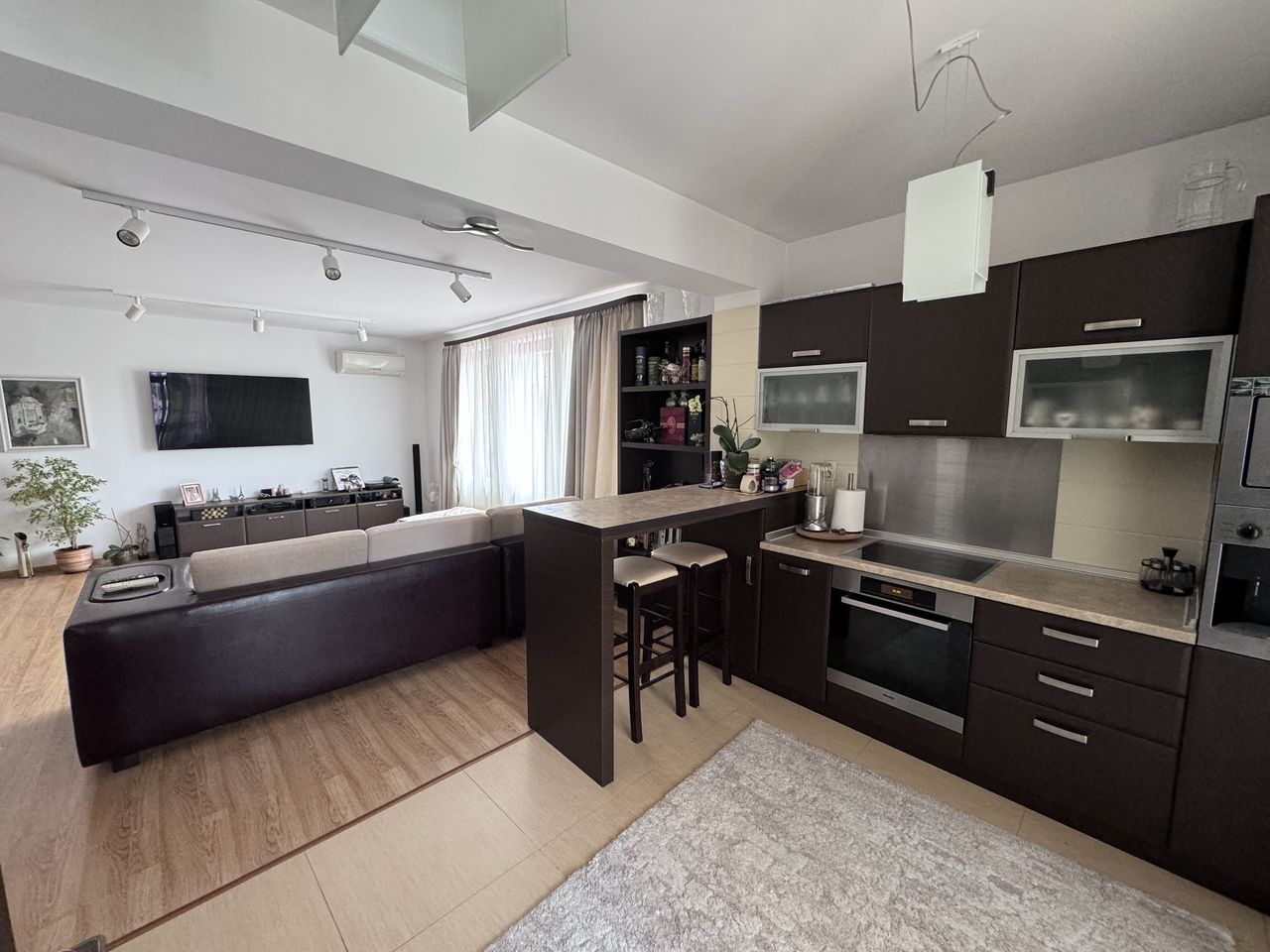 Продава се Тристаен апартамент в Казанлък - 115 кв.м за 1478 €/кв.м - Снимка #2