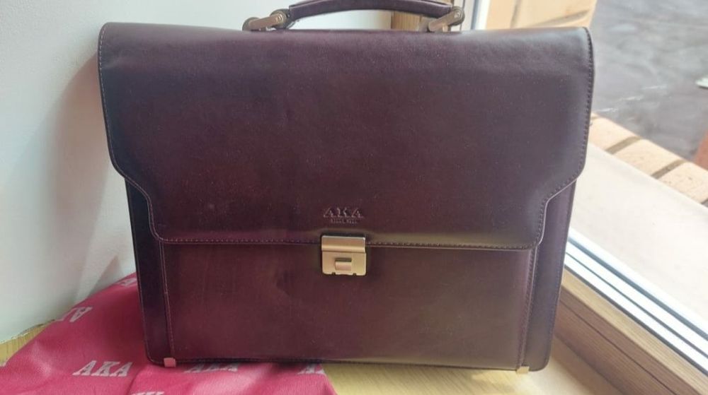 Кожаный портфель