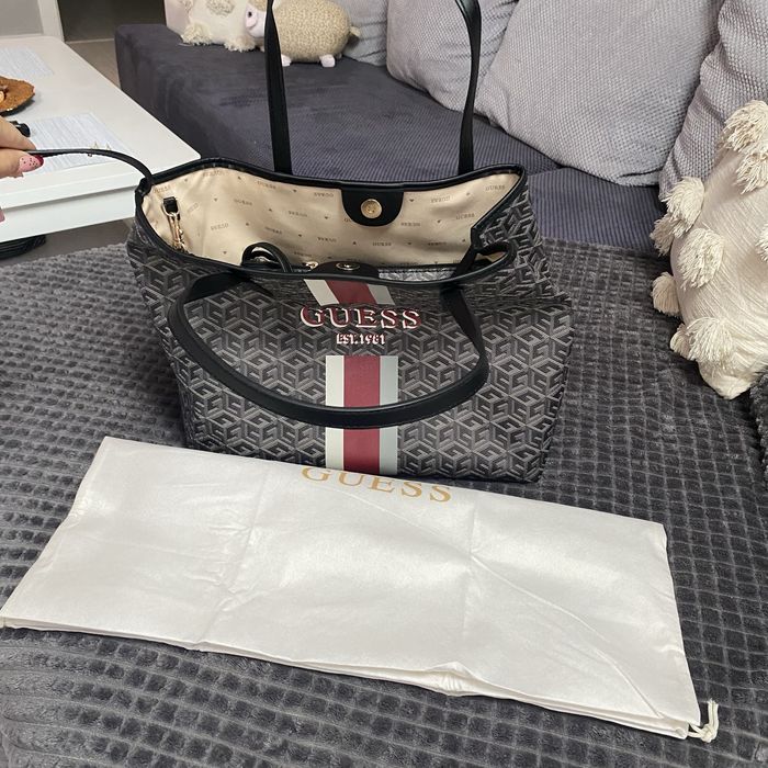 Чанта Guess