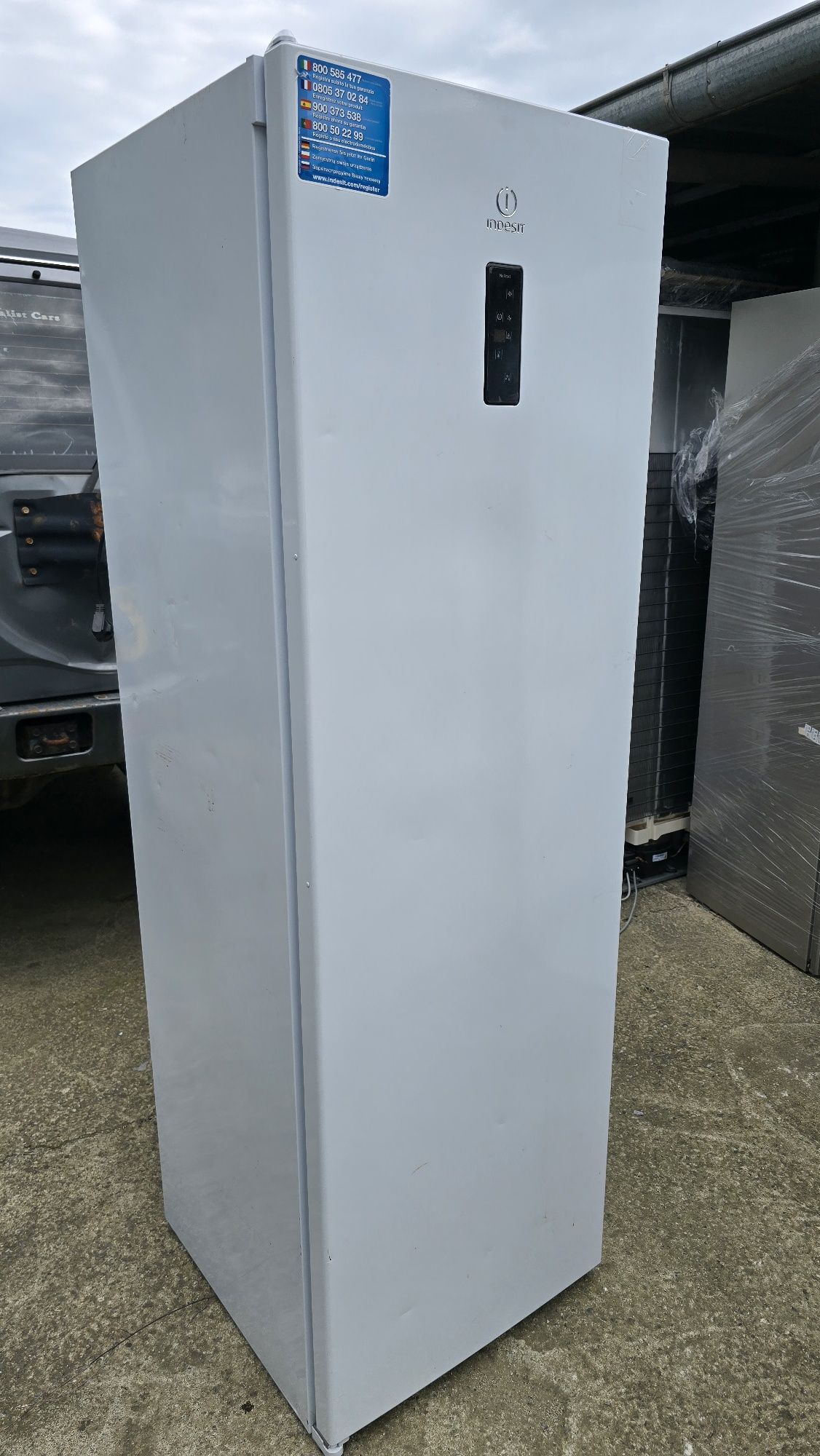 Фризер Indesit 186см
