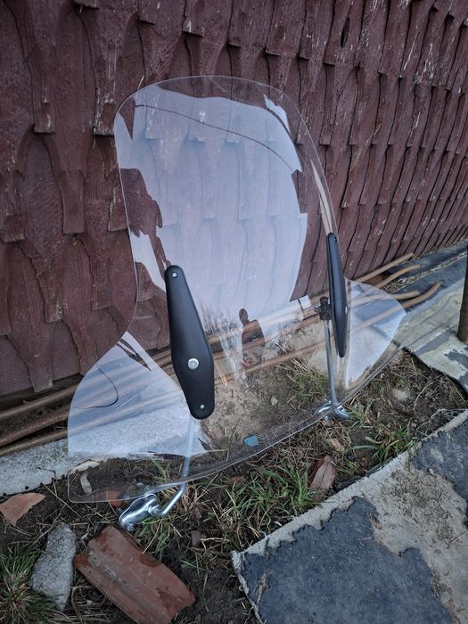 Parbriz moto cu prinderi universale