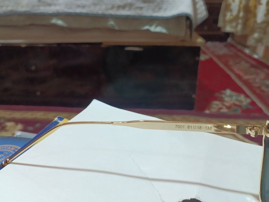 Женский очки почти янги оригинал оладиганлар телефон килилар