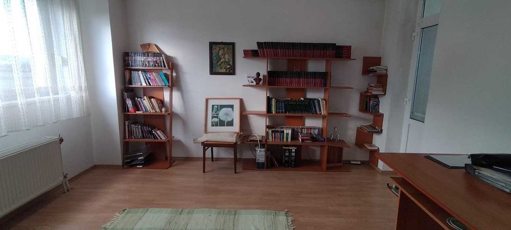 Vand apartament extra spatios, cu garaj