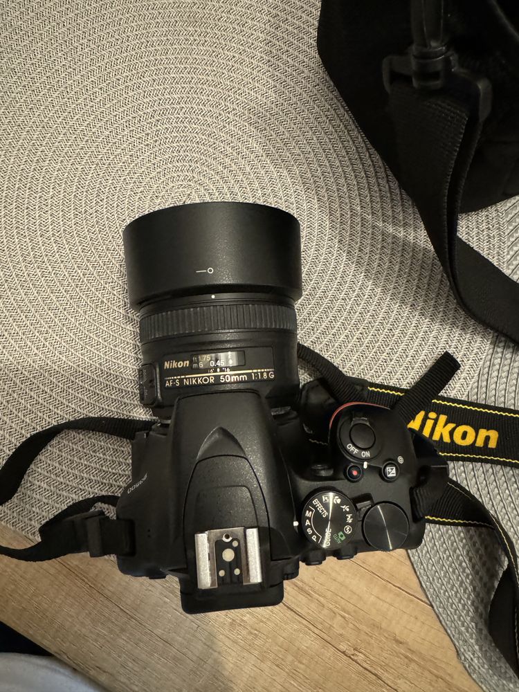 Nikon D3500, obiectiv Nikkor AFS 50mm 1:1.8G