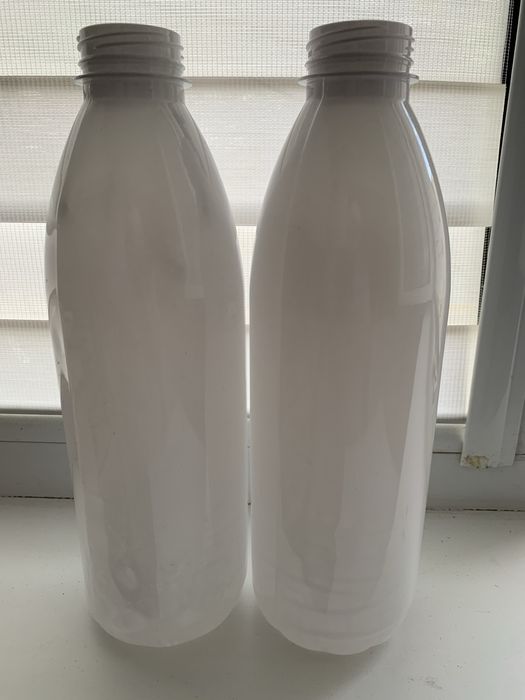 баклажки с крышкой 1 литровые (100 тенге) и 0,5