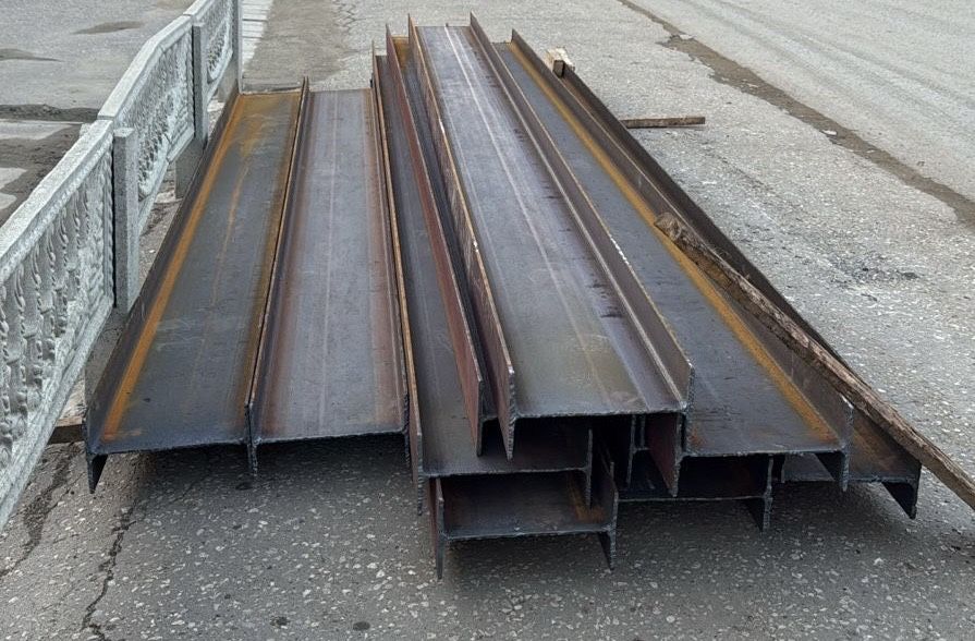 Продам балки 8 штук размером 4.8 и 2 штуки размером 3.94