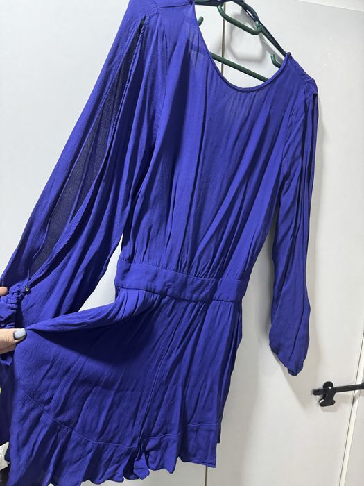 Salopeta cu spatele gol si efect la maneci Zara