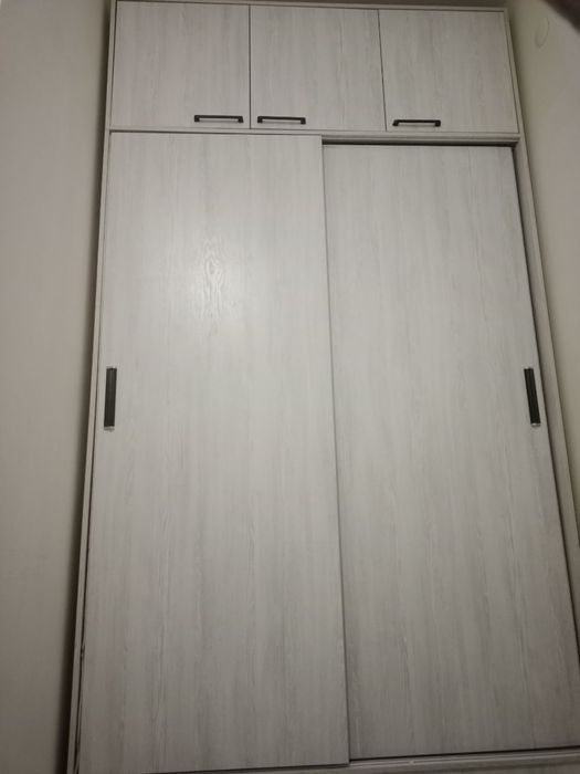 Продаю шкаф, в отличном состоянии, шкаф с антресолью, купейные двери,