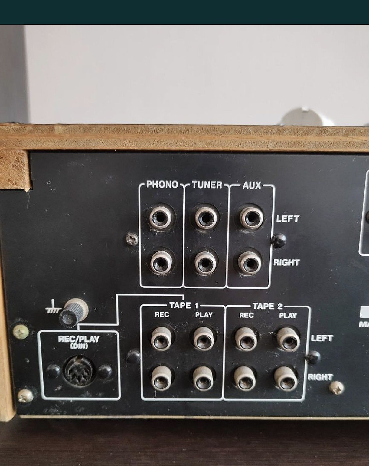 Транзисторен усилвател Akai am 2400