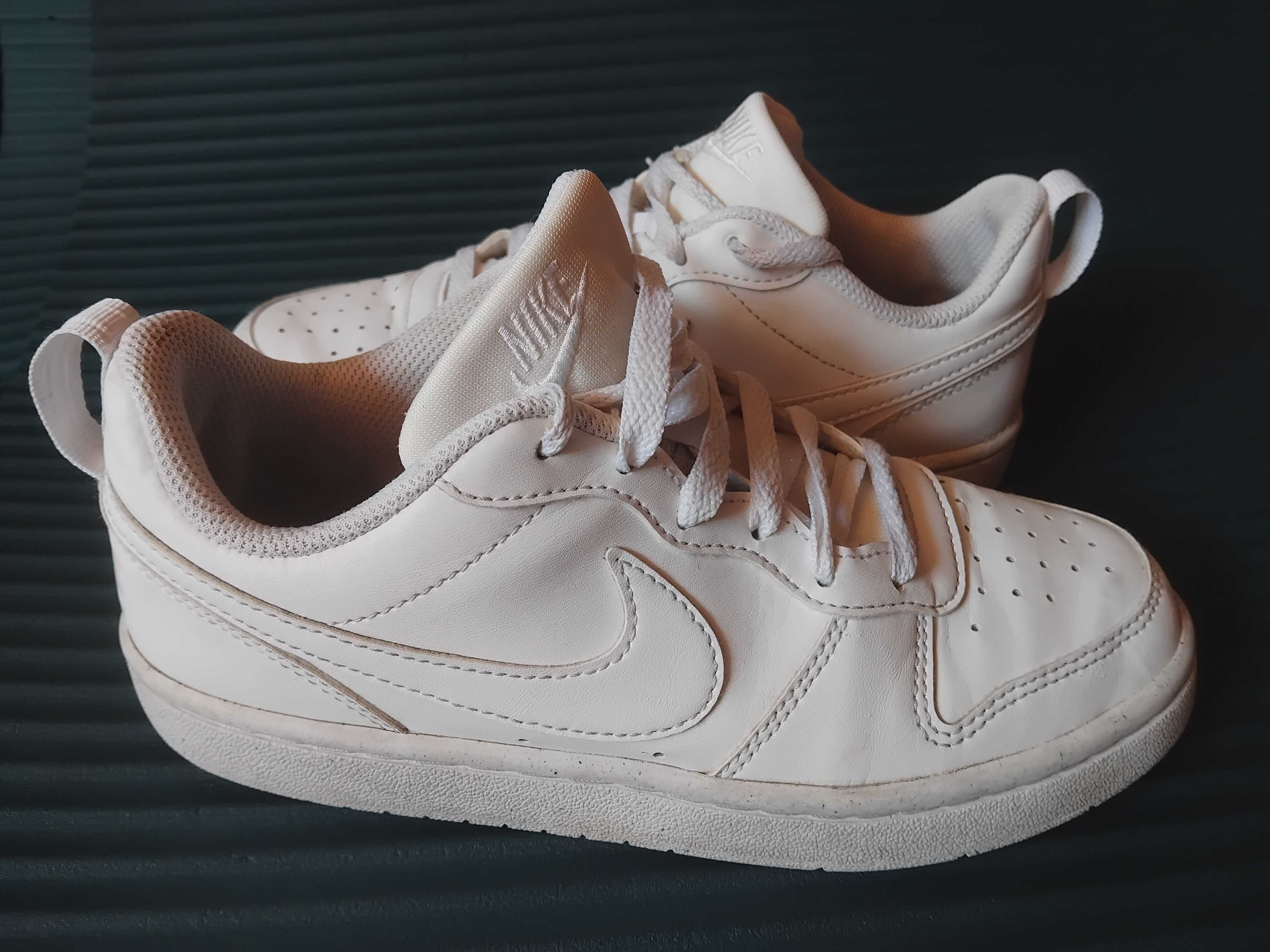 NIKE 100% оригинални бели маратонки