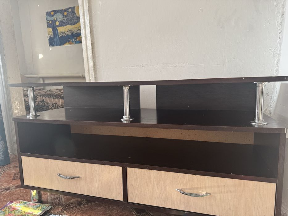 Шкаф под тв либо для журналов и тетрпдей