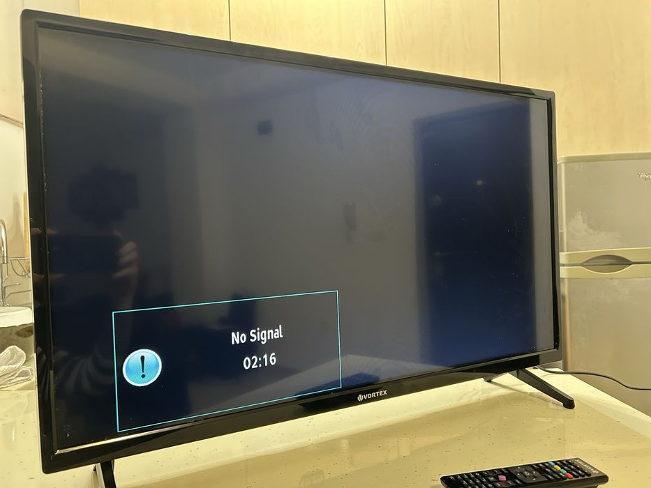 TV LED VORTEX, diagonala 81 cm, V32V850 ;