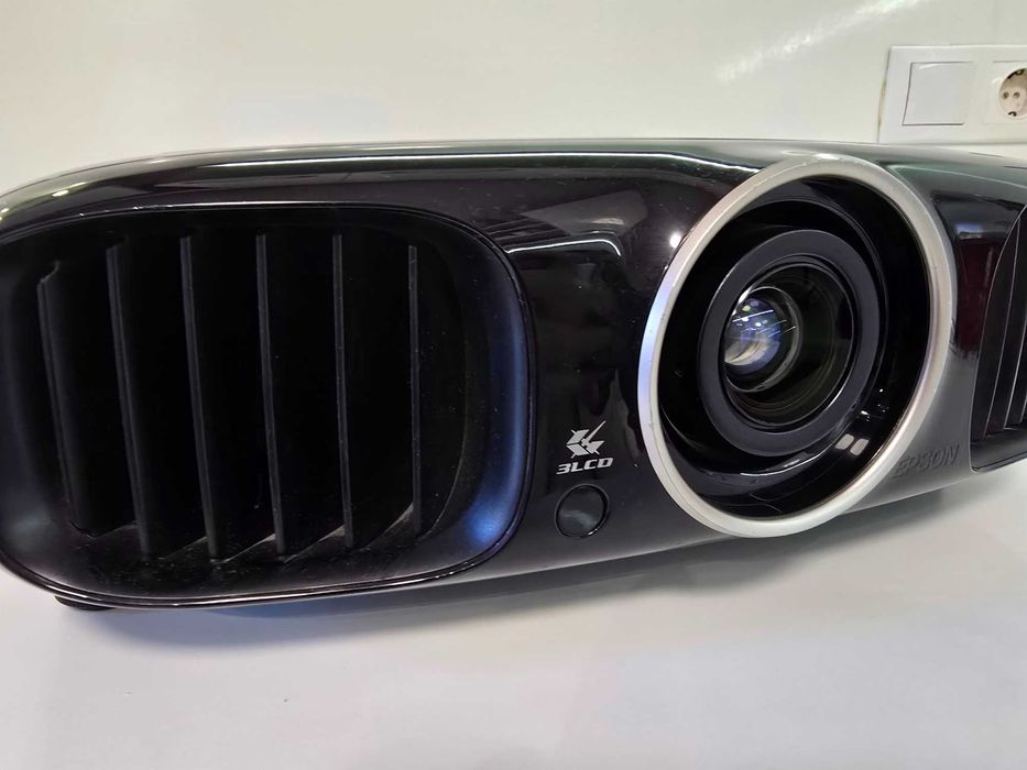 Проектор за домашно кино Epson EH-TW6100 1080p 2300 ANSI Lumens