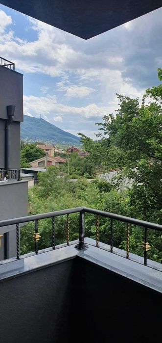 Отдавам под наем тристаен апартамент