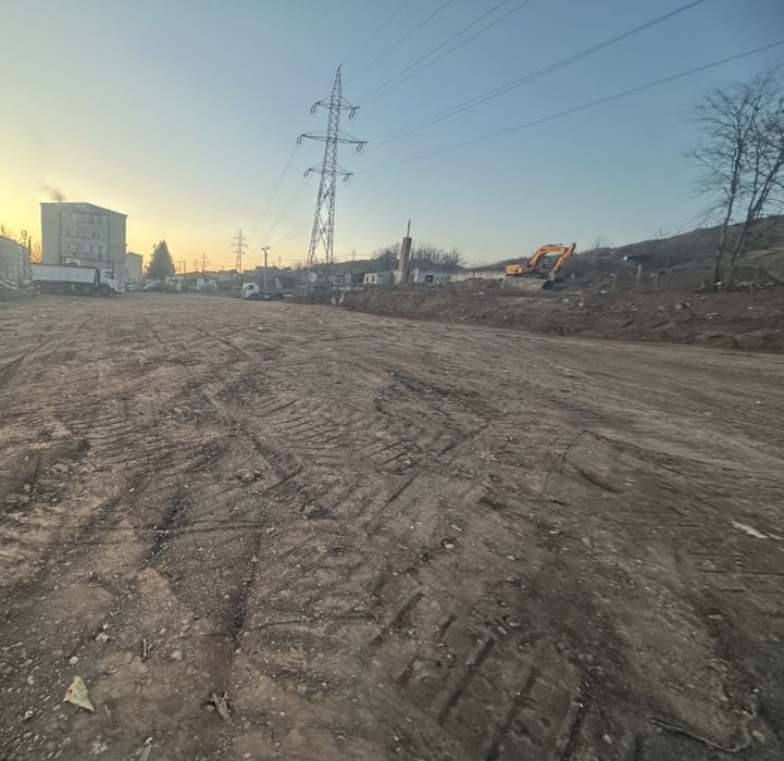 Cladire spatii birouri si apartamente plus teren 10000 mp de vamzare