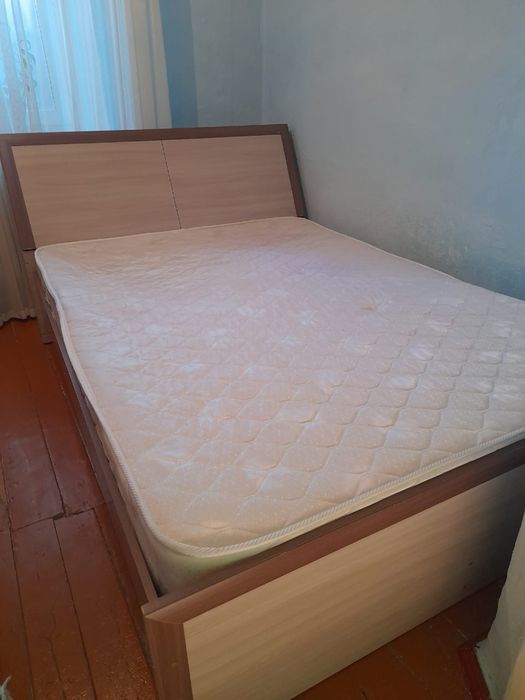 Продам спальную кровать полуторка