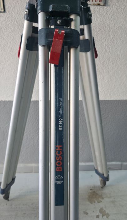 Оптичен нивелир Bosch GOL 20 D и статив BT 160