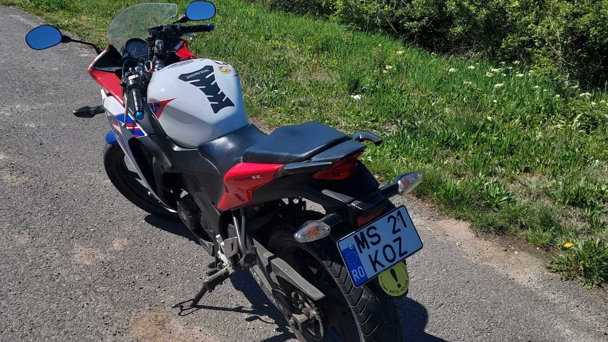 Motocicleta Honda cbr125r