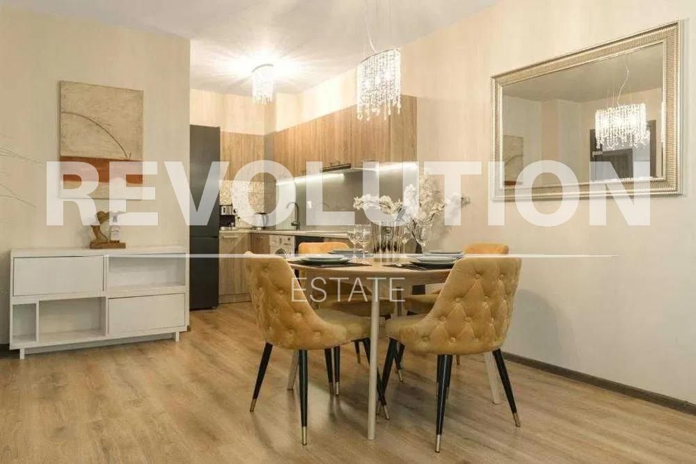 Дава се под наем Тристаен апартамент в Варна, Гръцка махала - 93 кв.м за 1050 € - Снимка #2