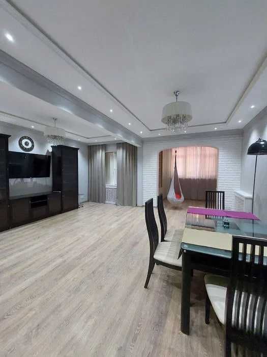 Продается квартира на Карасу 1, 3/2/5  92м2 Улучшенка