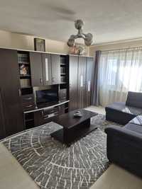 Vând apartament cu trei camere pe strada Clujului