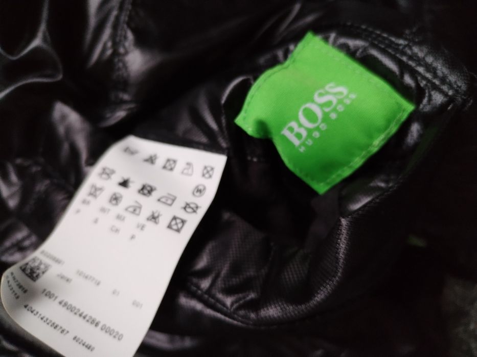 Geaca originala,Boss,mărimea S,stare foarte bună.