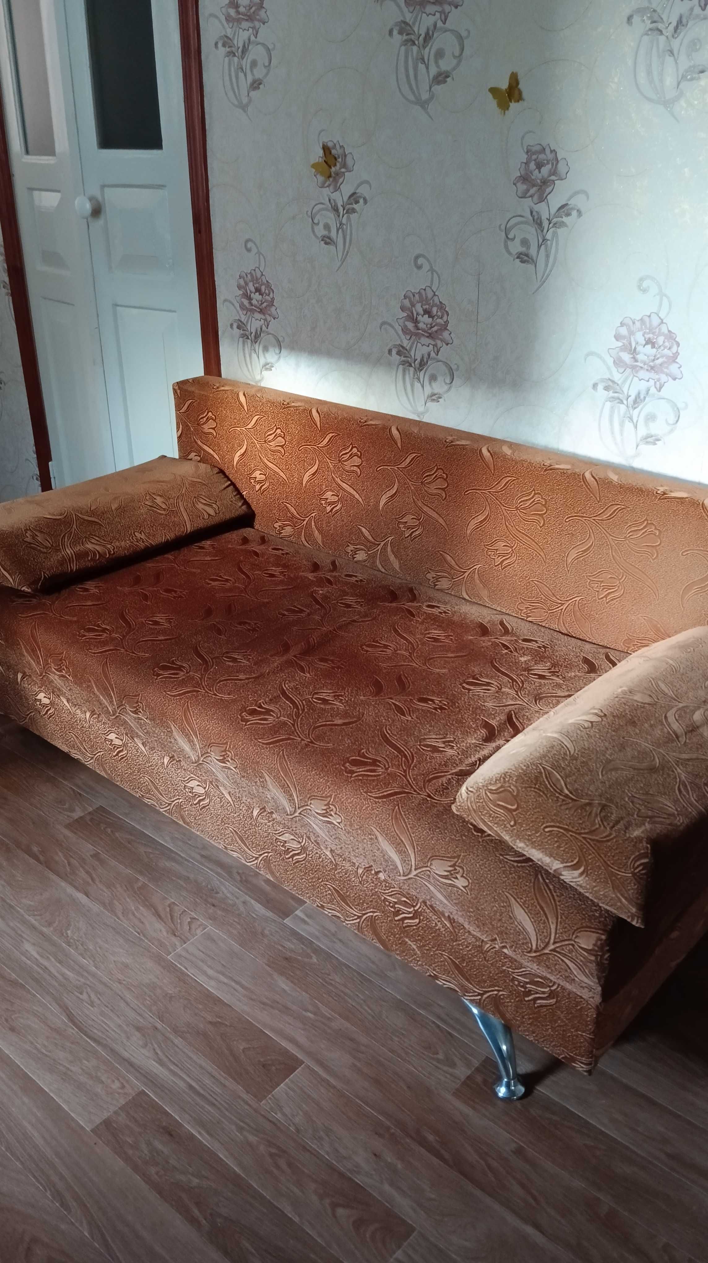 Продам диван, тахта. Б/У. В отличном состоянии.
