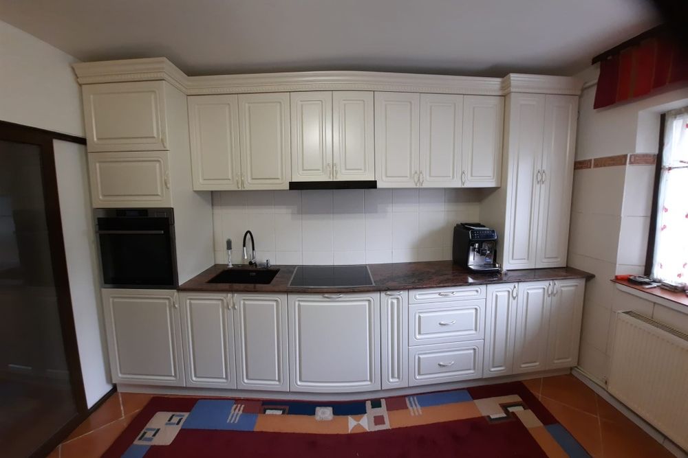 Fac   și  vând  mobilier bucătărie  baie    dresing  living.