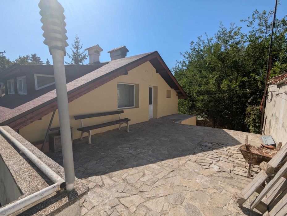 Продавам къща до сп. Марек