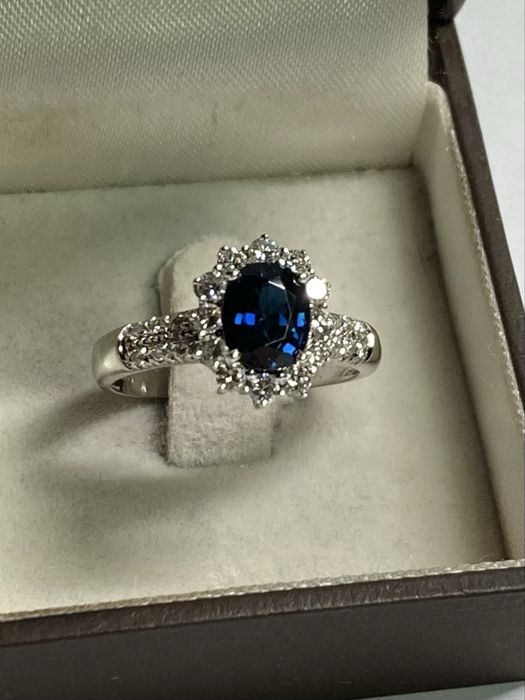 Inel aur alb 18kt.cu safir si diamante