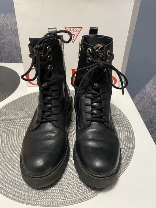 Черни боти на Guess