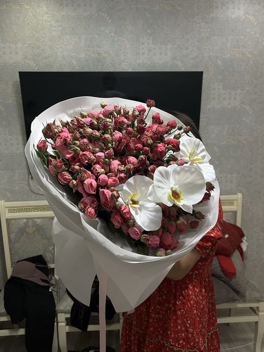 Букет кустовых роз