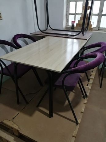 Стол и стулья кухнный и гостиная